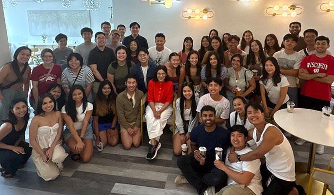 Dean Ahuja meeting with the UW chapter of the Asian Pacific American Medical Student Association