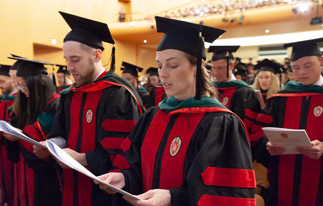 2019 graduates in graduate attire